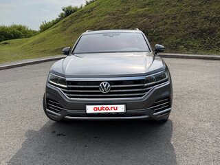 2020 Volkswagen Touareg III, серый, 3830000 рублей, вид 1