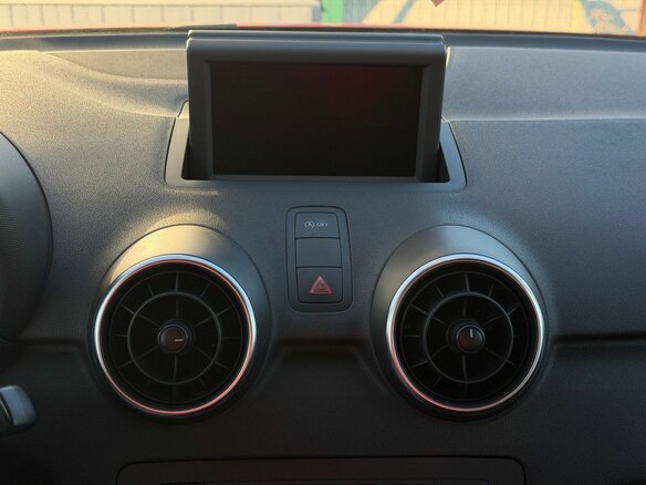 2013 Audi A1 I (8X), красный, 920000 рублей - вид 23