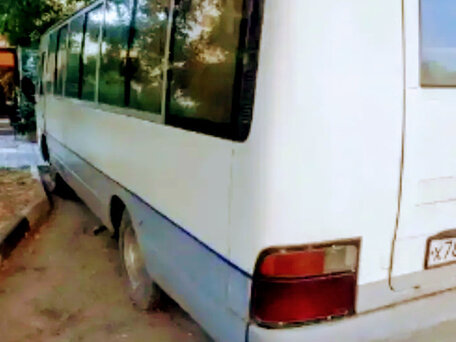 1996 Toyota Coaster, белый, 1300000 рублей, вид 3