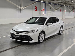 2020 Toyota Camry VIII (XV70), белый, 2450000 рублей, вид 1