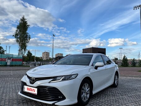 2019 Toyota Camry VIII (XV70), белый, 2600000 рублей, вид 1