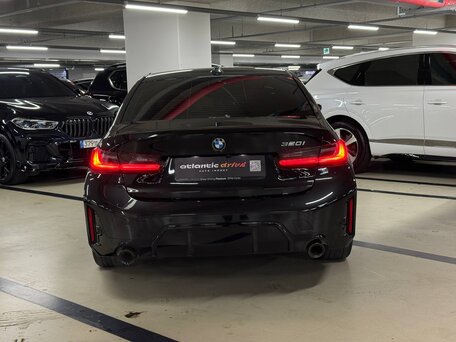 2023 BMW 3 серии 320i VII (G2x) Рестайлинг, чёрный, 4640000 рублей, вид 4