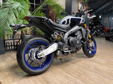 2026 Yamaha MT-09 (FZ-09), серый, 1850000 рублей, вид 2