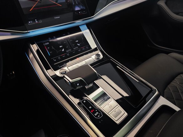 2025 Audi Q7 50 TDI II (4M) Рестайлинг 2, чёрный - вид 12