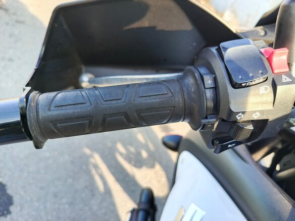 2013 Suzuki V-Strom DL 650, белый, 700000 рублей - вид 3