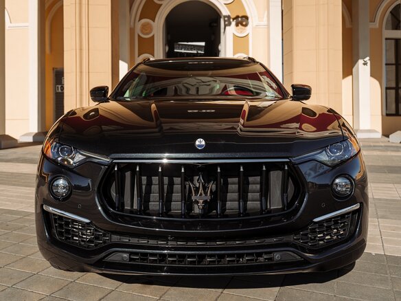 2022 Maserati Levante I Рестайлинг, чёрный, 5800000 рублей - вид 1