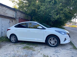 2020 Hyundai Solaris II Рестайлинг, белый, 1600000 рублей, вид 3