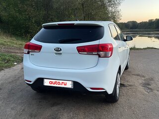 2015 Kia Rio III Рестайлинг, белый, 700000 рублей, вид 3