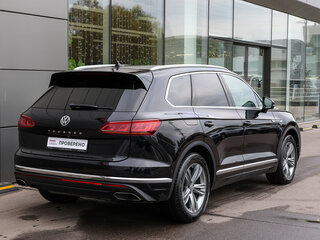 2018 Volkswagen Touareg III, чёрный, 4798000 рублей, вид 5