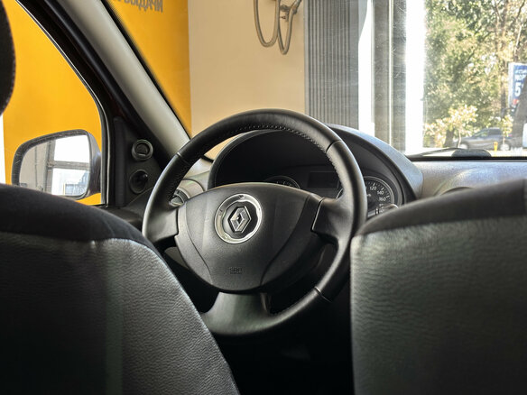 2013 Renault Sandero I, красный, 400000 рублей - вид 10
