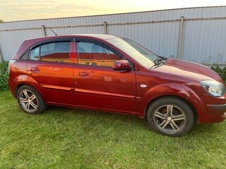 2011 Kia Rio II Рестайлинг, красный, 330000 рублей, вид 4
