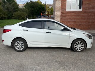 2014 Hyundai Solaris I Рестайлинг, белый, 530000 рублей, вид 2