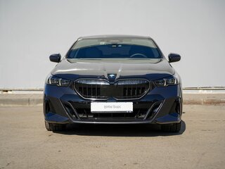 2025 BMW 5 серии 530i xDrive VIII (G60/G61/G68), серый, 9385000 рублей, вид 3