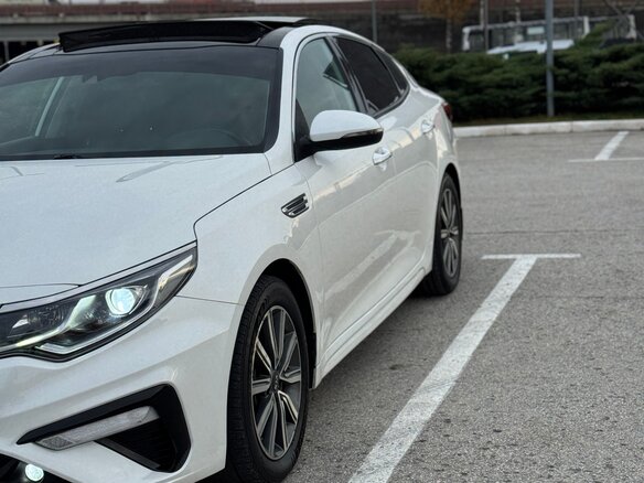 2019 Kia Optima IV Рестайлинг, белый, 1400000 рублей - вид 1