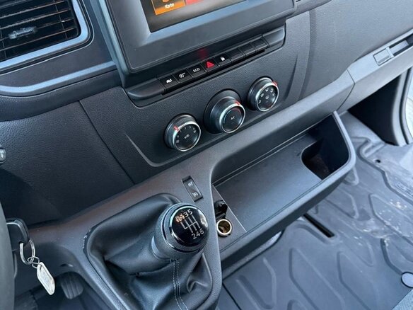 2023 Renault Master, белый, 4500000 рублей - вид 6