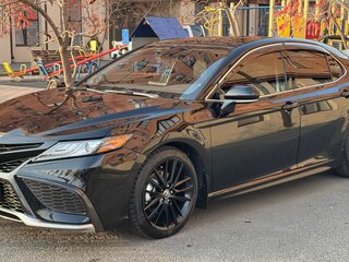 2022 Toyota Camry VIII (XV70) Рестайлинг, чёрный, 3600000 рублей, вид 2