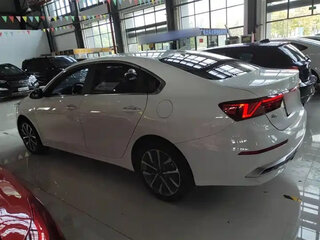 2022 Kia K3 II Рестайлинг, белый, 1615000 рублей, вид 4