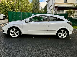 2010 Opel Astra GTC H Рестайлинг, белый, 620000 рублей, вид 1
