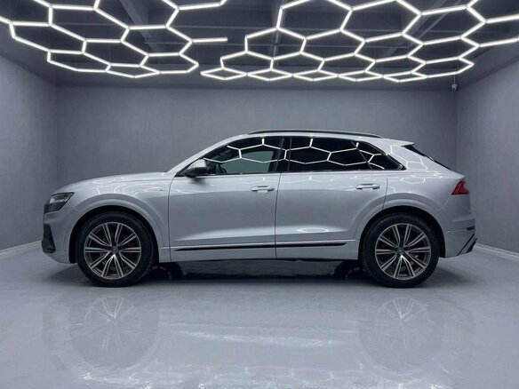 2019 Audi Q8 50 TDI I (4M), серый, 5450000 рублей - вид 1