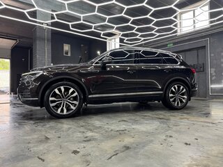 2021 Volkswagen Touareg III, коричневый, 5650000 рублей, вид 3