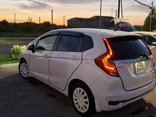 2018 Honda Fit III Рестайлинг, белый, 1250000 рублей, вид 3