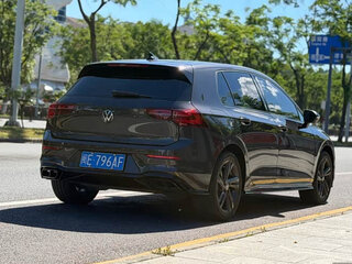 2023 Volkswagen Golf VIII, серый, 1650000 рублей, вид 2