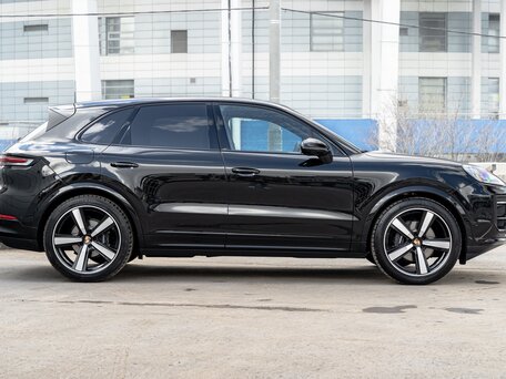 2025 Porsche Cayenne III Рестайлинг, чёрный, 17690000 рублей, вид 5
