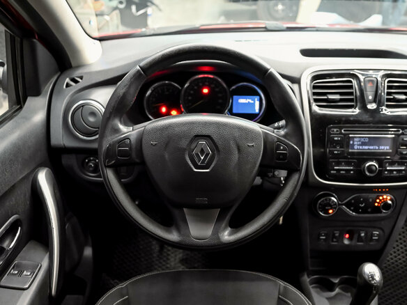 2014 Renault Logan II, красный, 650000 рублей - вид 12