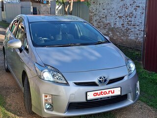 2011 Toyota Prius III Рестайлинг (XW30), серебристый, 1150000 рублей, вид 4