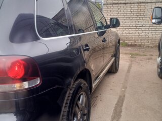2009 Volkswagen Touareg I Рестайлинг, чёрный, 900000 рублей, вид 4