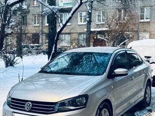 2017 Volkswagen Polo V Рестайлинг, серебристый, 999000 рублей, вид 1