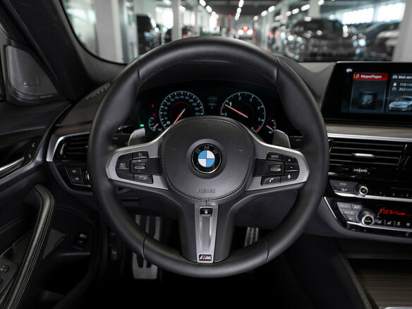 2019 BMW 5 серии 530d xDrive VII (G30/G31/G38), белый, 4980000 рублей - вид 9