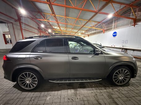 2020 Mercedes-Benz GLE 400 d II (V167), серый, 5500000 рублей, вид 3