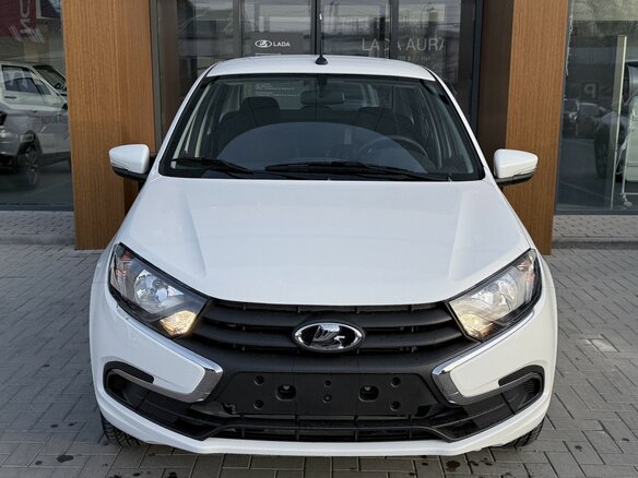 2026 Lada (ВАЗ) Granta I Рестайлинг, белый - вид 2