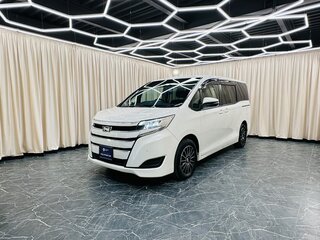 2019 Toyota Noah III (R80) Рестайлинг, белый, 2199999 рублей, вид 2