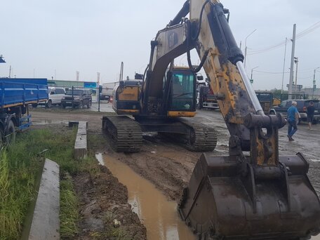 2017 Caterpillar 330D2 L, жёлтый, 9959000 рублей, вид 2