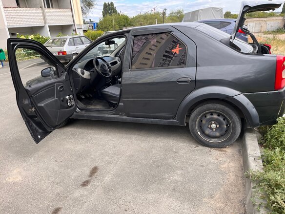 2010 Renault Logan I Рестайлинг, серый, 300000 рублей - вид 3