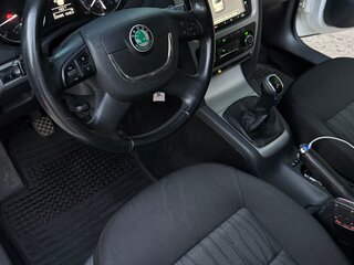 2012 Skoda Octavia II (A5) Рестайлинг, белый, 1100000 рублей, вид 5