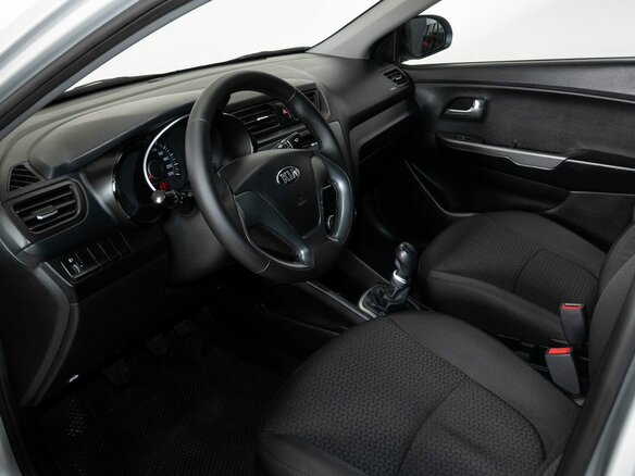 2016 Kia Rio III Рестайлинг, серебристый - вид 4