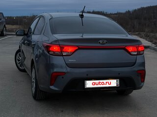 2019 Kia Rio IV, серый, 1550000 рублей, вид 4