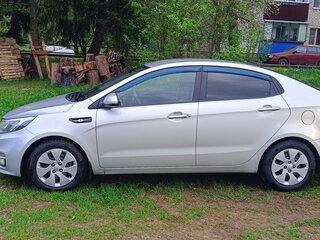 2017 Kia Rio III Рестайлинг, серебристый, 985000 рублей, вид 5