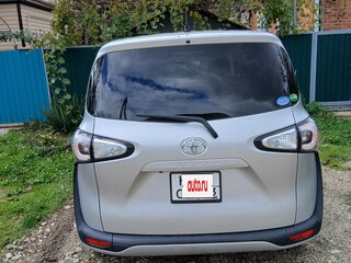 2017 Toyota Sienta II, серый, 1250000 рублей, вид 2