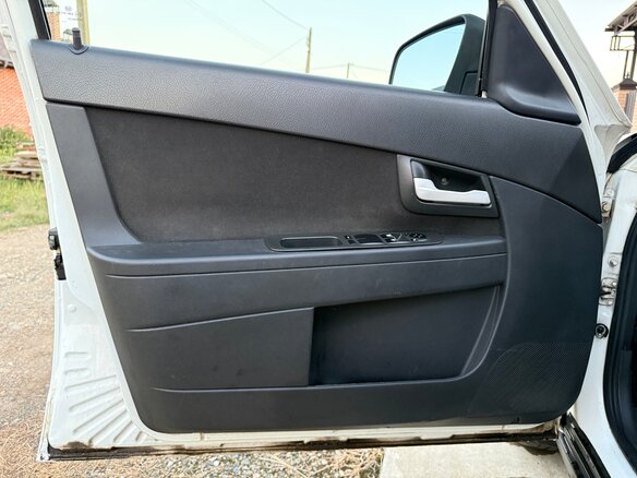 2013 Lada (ВАЗ) Priora I Рестайлинг, белый, 460000 рублей - вид 22