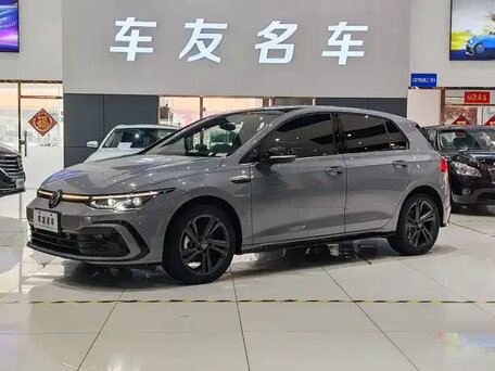 2023 Volkswagen Golf VIII, серый, 1920000 рублей, вид 2