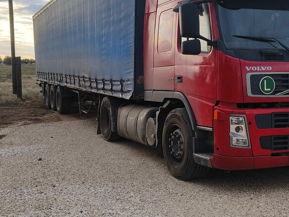 2007 Volvo FM, красный, 2600000 рублей - вид 3