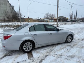 2005 BMW 5 серии 525i V (E60/E61), серебристый, 1250000 рублей, вид 1