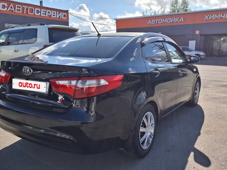 2013 Kia Rio III, чёрный, 575000 рублей, вид 3