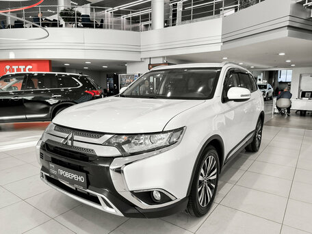 2020 Mitsubishi Outlander III Рестайлинг 3, белый, 1930000 рублей, вид 1
