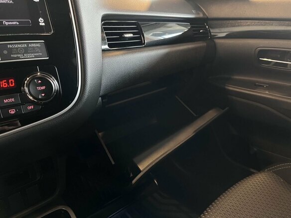 2018 Mitsubishi Outlander III Рестайлинг 3, чёрный, 1890000 рублей - вид 28