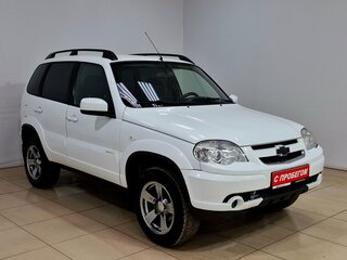 2011 Chevrolet Niva I Рестайлинг, белый, 450000 рублей, вид 3